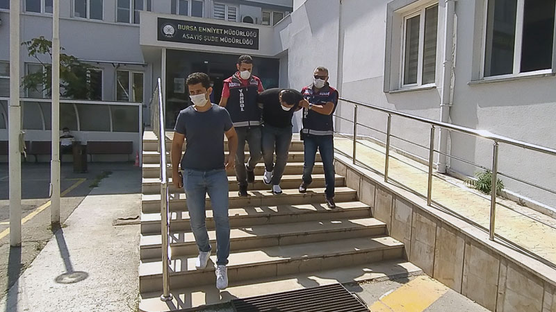 Bursa’da çok sayıda hırsızlıktan aranıyorlardı! Yakalandılar… Bursa’da çok sayıda hırsızlıktan aranıyorlardı! Yakalandılar…
