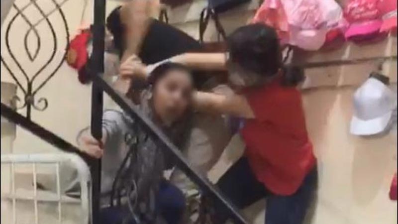 Dehşet anları! Eşinin boğazını kesti, eşarpla boğmaya çalıştı