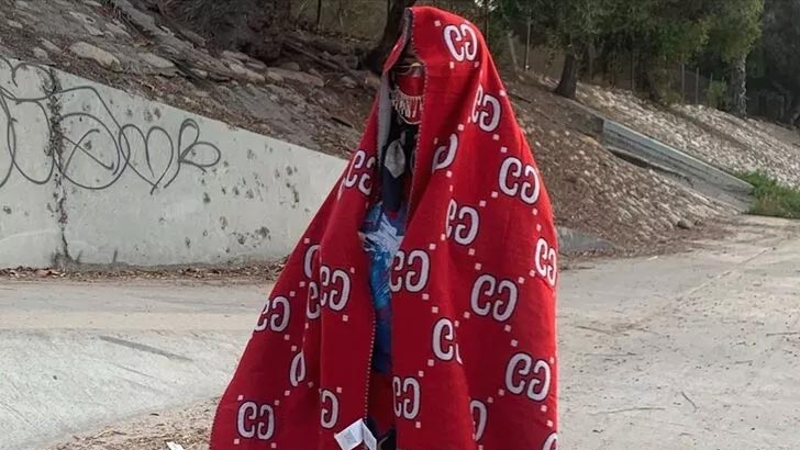 Ünlü oyuncunun giydiği kıyafetlerinin fiyatları olay yarattı!