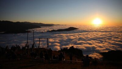 2 bin 700 metredeki yaylada, kayıkta ‘Titanic pozu’ veriyorlar