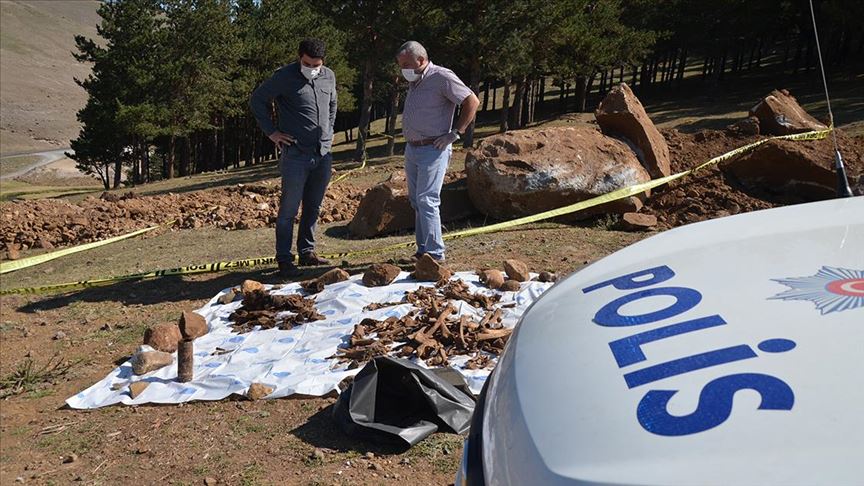 Atık su kazısında insan kemiği ve mühimmat bulundu