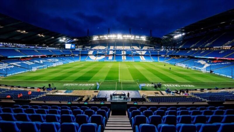 Manchester City'de Mahrez ve Laporte'nin Kovid-19 testleri pozitif çıktı.