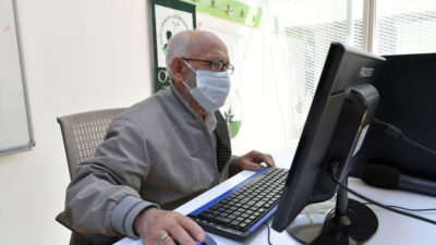 86 yaşında bilgisayar kullanmayı öğrendi