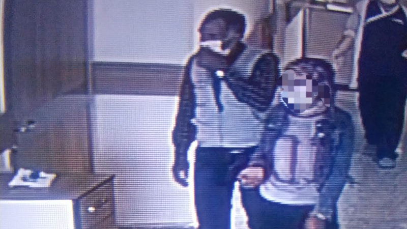 Kovid-19 testi pozitif çıkan kız ile babası hastaneden kaçtı