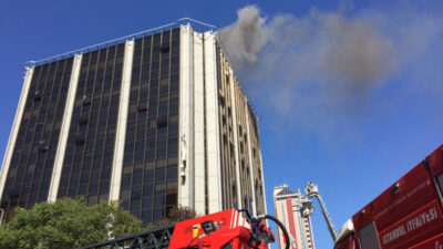 İş merkezinde korkutan yangın