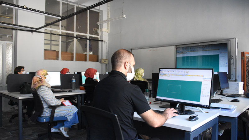 Bursa’nın tarihi meslek lisesinde moda tasarımı teknolojiyle buluştu