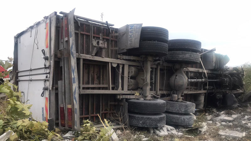 Bursa’da kamyon devrildi: 1 ölü Bursa'nın Karacabey ilçesinde meydana gelen trafik kazasında 1 kişi hayatını