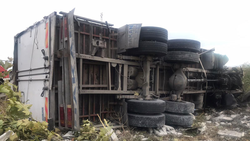 Bursa’da kamyon devrildi: 1 ölü Bursa’da kamyon devrildi: 1 ölü