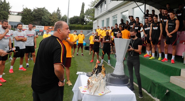 Fatih Terim’in doğum günü kutlandı Fatih Terim’in doğum günü kutlandı