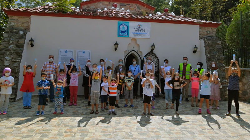 Yıldırımlı minikler sağlıklı gülümsüyor