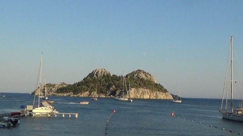 Ünlü iş adamı adasını satıyor… Fiyatı dudak uçuklattı! Ünlü iş adamı adasını satıyor… Fiyatı dudak uçuklattı!