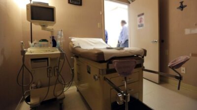 Zorla ilişkiye girdiği kız arkadaşı hamile kalınca akıl almaz planla çocuğu aldırdı