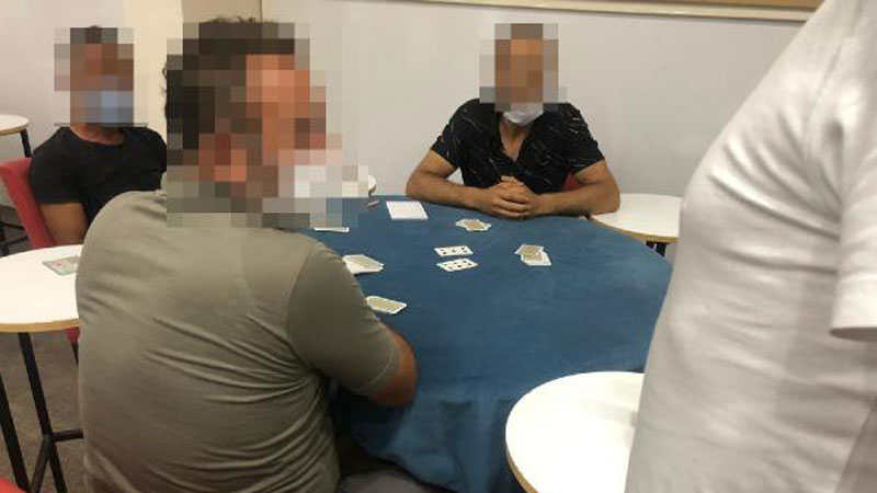 Bursa’da kıraathaneye baskın