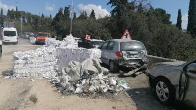 Freni boşalan kamyon dehşet saçtı