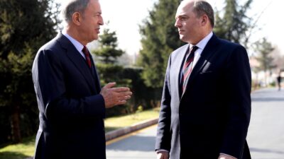 Bakan Akar, İngiliz mevkidaşı ile görüştü