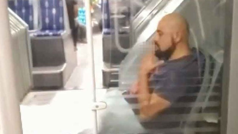 Bu kadarına da pes! Maskesiz yolcu metrobüste sigara içti
