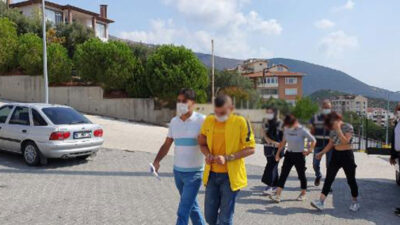 Bursa’da otel odasında ‘fuhuş’ tuzağı kurup gasp yapan 5 kişi tutuklandı