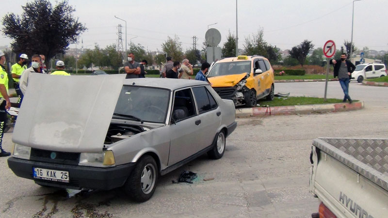 Bursa’da kavşakta kaza: 1 yaralı