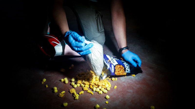 Bursa'da bir araçta cips paketinin içerisinde ele geçirilen 1 kilo