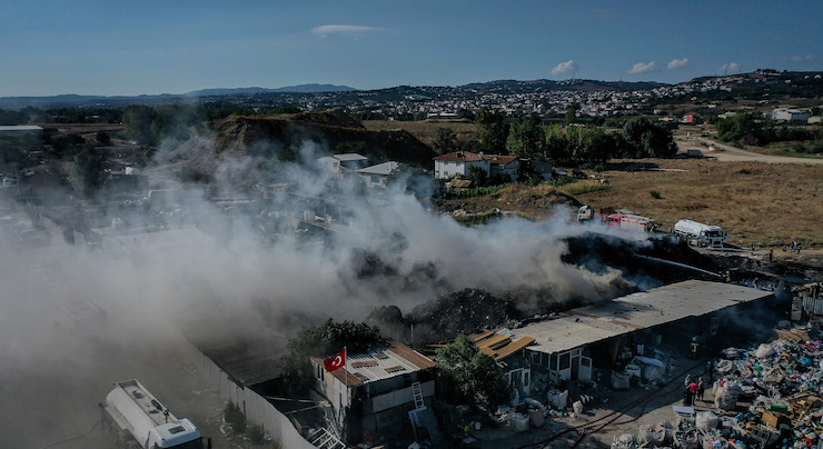 Bursa’da atık toplama tesisinde çıkan yangın söndürüldü