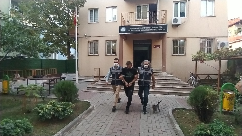 Bursa’da 3 kişiyi kana bulayan firari yakalandı!