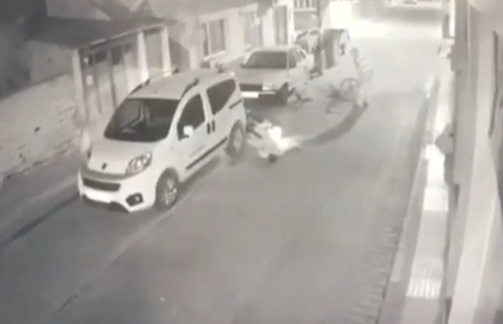 Bursa’da motosiklet ve bisiklet çarpıştı Bursa’da motosiklet ve bisiklet çarpıştı