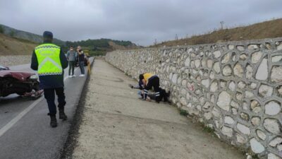 Bursa’da otomobil tıra arkadan çarptı: 4 yaralı