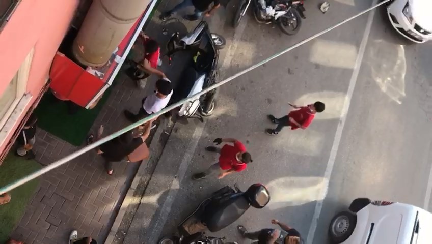 Bursa’da pala ve sopalı esnaf kavgası kamerada… Bursa’da pala ve sopalı esnaf kavgası kamerada…