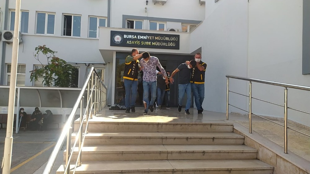 Bursa’da polise silah çeken suç makinesi tutuklandı