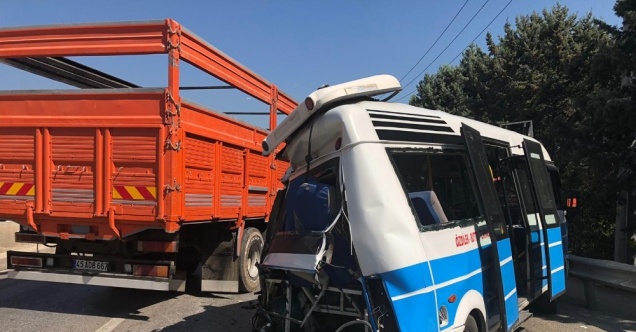 Bursa’da trafiği felç eden kaza! Ortalık savaş alanına döndü: 10 yaralı Bursa’da trafiği felç eden kaza! Ortalık savaş alanına döndü: 10 yaralı