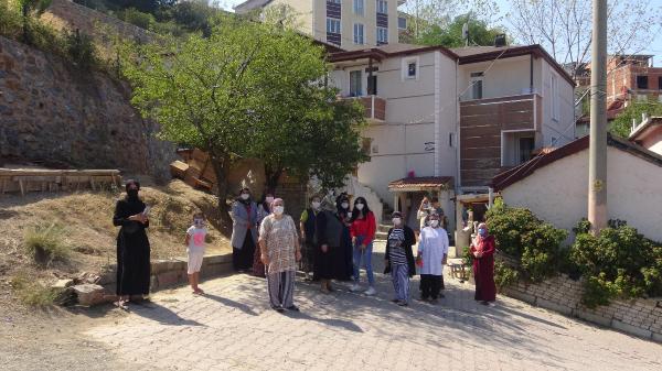 Herkes korku içinde! Mahalleyi yılanlar ve akrepler bastı