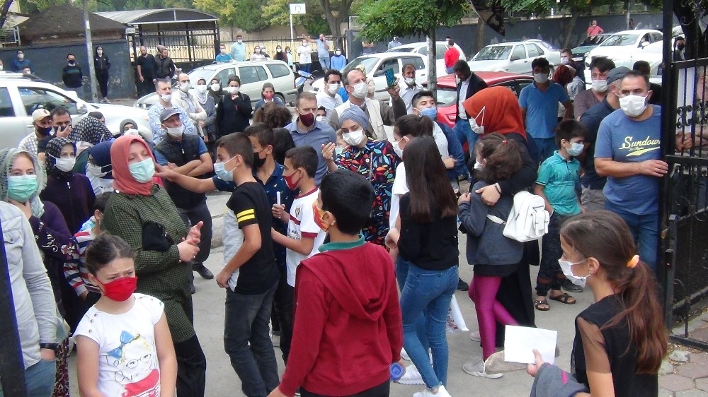 Çocuklarının geleceğini düşünen aileler, sağlığını düşünmüyor! Görüntüler Bursa’dan…