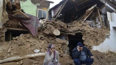 Beşik gibi sallanıyor! Peş peşe depremler…