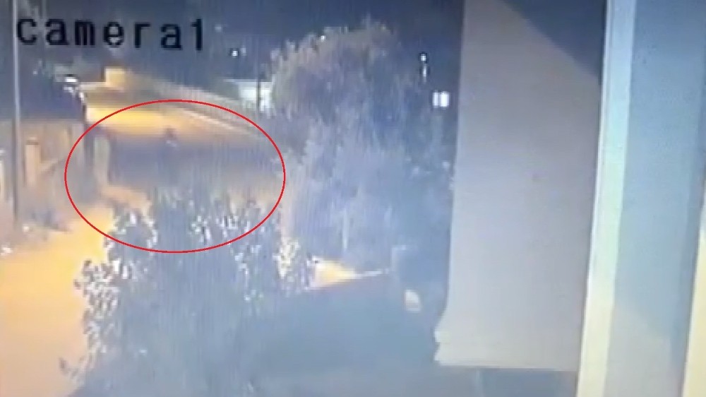 Bursa’da ev sahibini gören hırsız 2. kattan böyle atladı