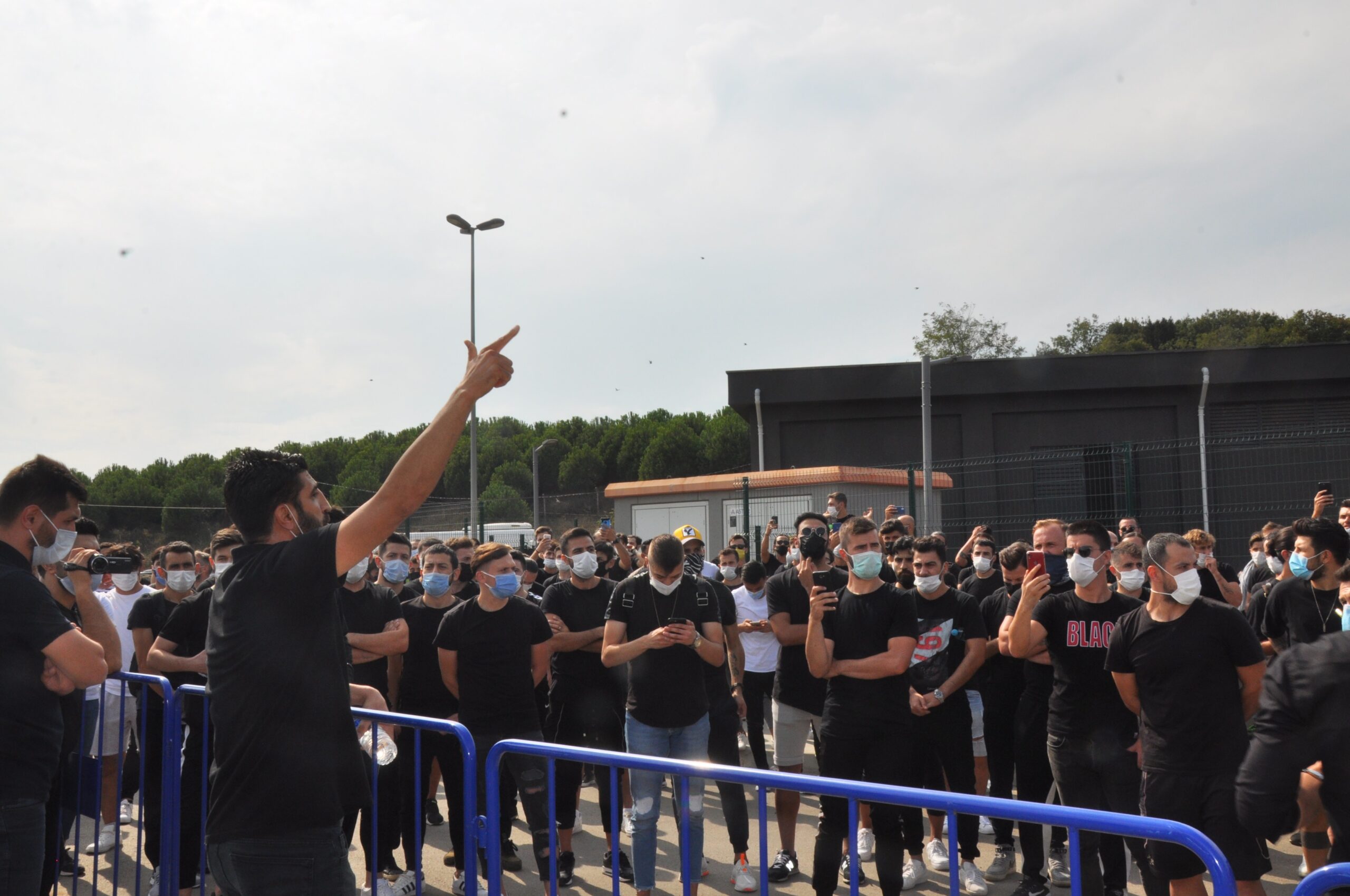 Amatörlere izin yok… Riva’ya tepki için gittiler… Amatörlere izin yok… Riva’ya tepki için gittiler…