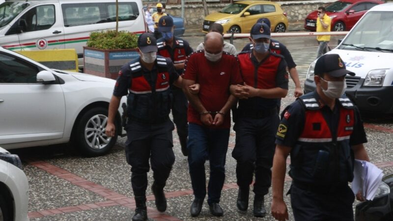 Bursa’nın Orhangazi ilçesinde, bir şahsı, tarlasına önceden gömdükleri sahte altın