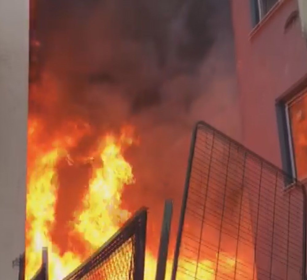 5 katlı binada korkutan yangın