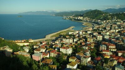 Bir kentte yürürken sigara içmek yasaklandı