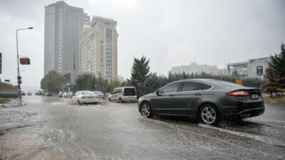 İstanbul’u yağmur ve dolu vurdu