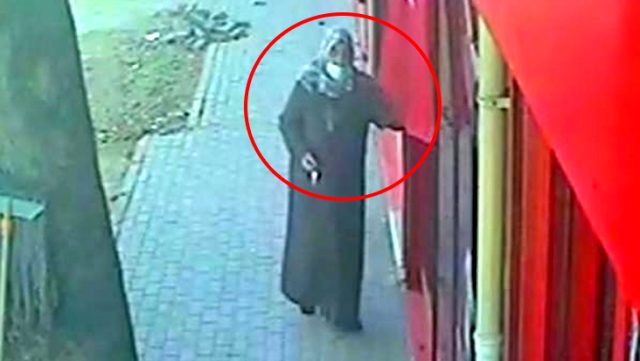 Bursa’da tesadüfen kaydedilen bu görüntüler tüyleri diken diken etti! Bursa’da tesadüfen kaydedilen bu görüntüler tüyleri diken diken etti!