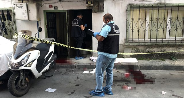 Korkunç olay! Ev arkadaşının boğazını kesti