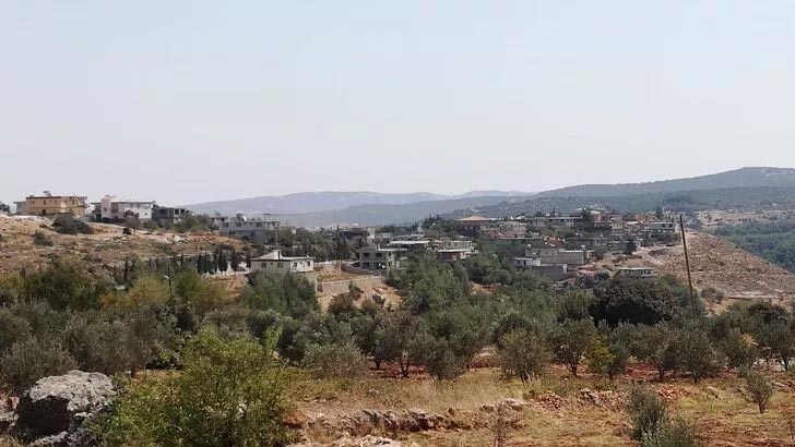 Tüm köy karantinada ama…Koronavirüslü geline sahip çıktı