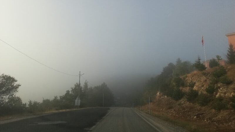 Keles’te sis etkili oldu