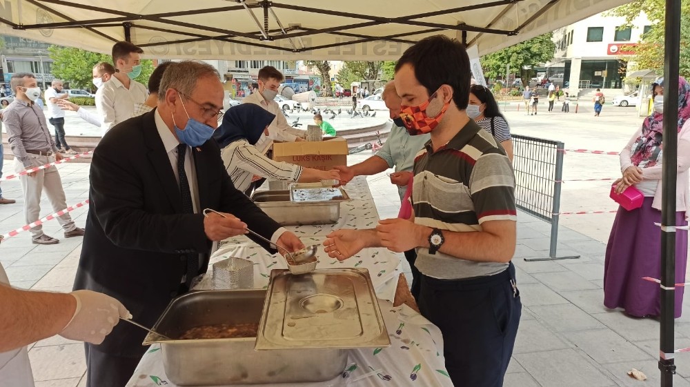 Kestel’de aşure kazanları 15 bin kişi için kaynadı