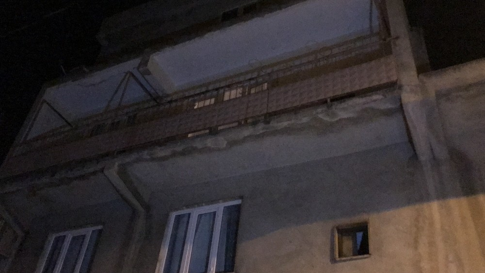 Bursa’da dehşet veren olay! Eşini 9 yerinden bıçakladı Bursa’da dehşet veren olay! Eşini 9 yerinden bıçakladı