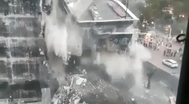 Görüntüler Bursa’dan! Yıkım anı kamerada