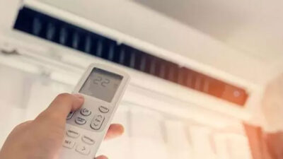 Klimanın fişini takmak isterken canından oldu