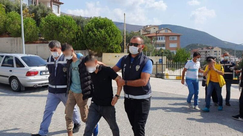 Bursa’da otel odasında ‘fuhuş’ tuzaklı gasp Bursa’nın Gemlik ilçesinde, fuhuş için buluştukları 2 kadınla aynı odaya