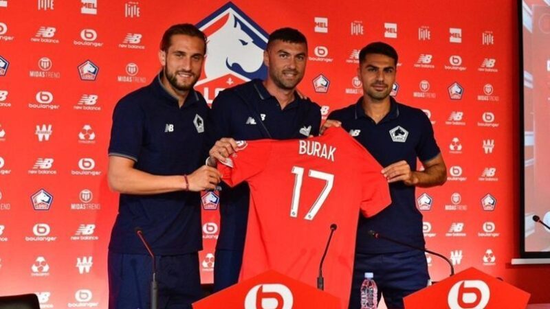 Türk futbolcular Yusuf Yazıcı, Zeki Çelik, Burak Yılmaz ve Mustafa