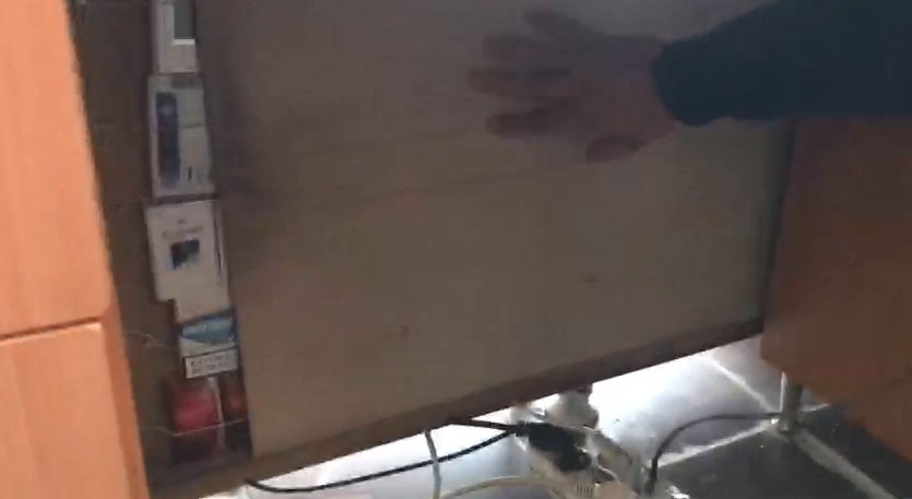 Bursa’da işyerindeki gizli bölmede kaçak sigara şoku!